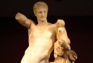 Hermes_di_Prassitele,_at_Olimpia,_front